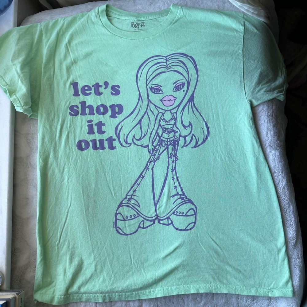 Sasha Bratz Shop It Out Graphic Tee Y2K Kid Core Vibes